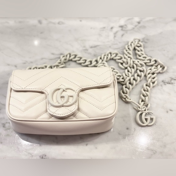 Gucci marmont bag in white chevron matelasse leather with a chain strap. - Picture 2 of 7